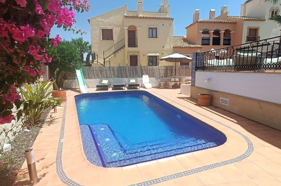 Halfvrijstaand in Castillo de Montemar