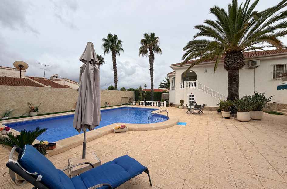 Villa in Quesada