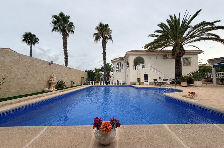 Villa in Quesada