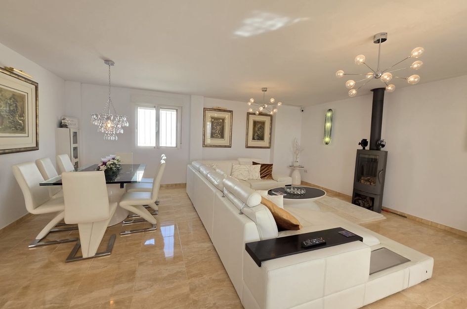 Villa in Lel