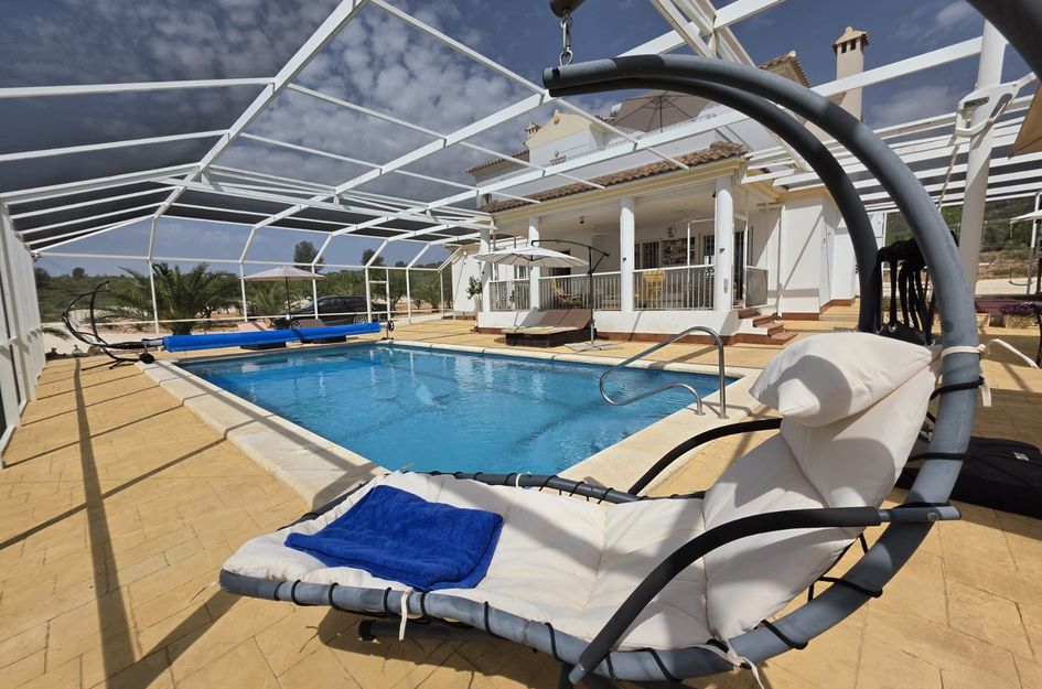 Villa in Lel