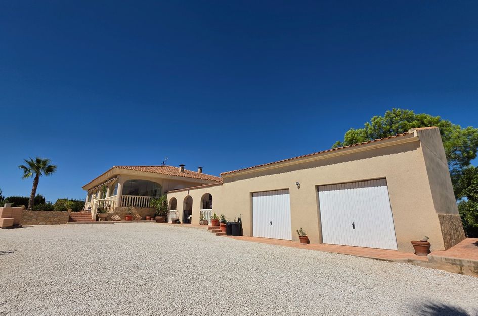 Villa in El Pinós