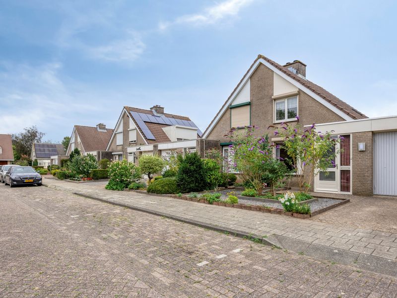 Zwingelstraat 11, Dinteloord