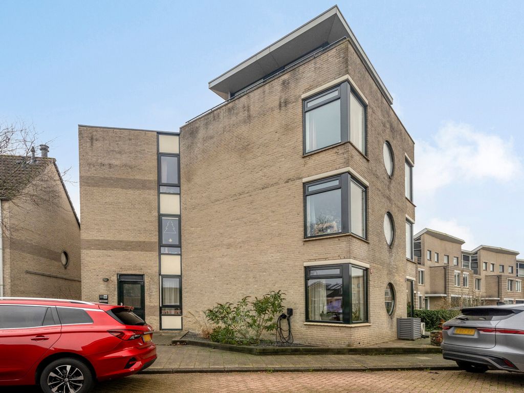 Theo Mann-Bouwmeesterstraat 82, Spijkenisse