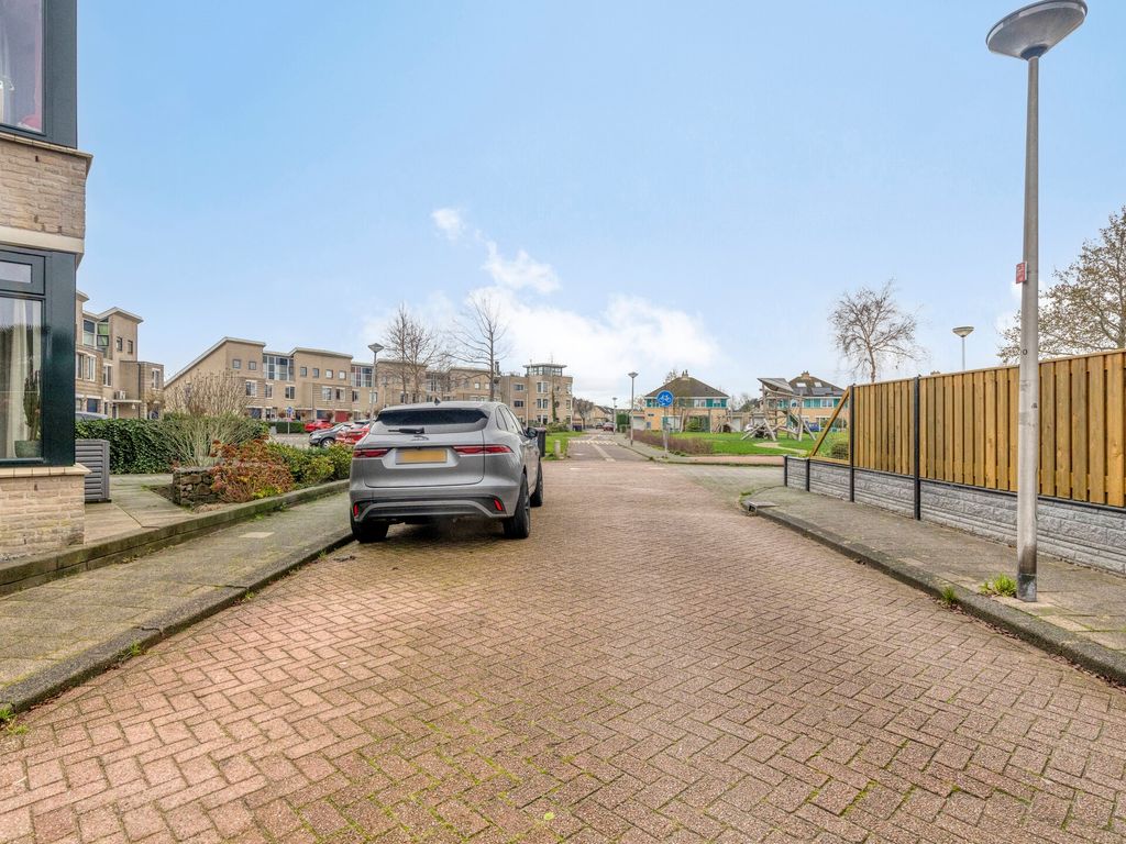 Theo Mann-Bouwmeesterstraat 82, Spijkenisse