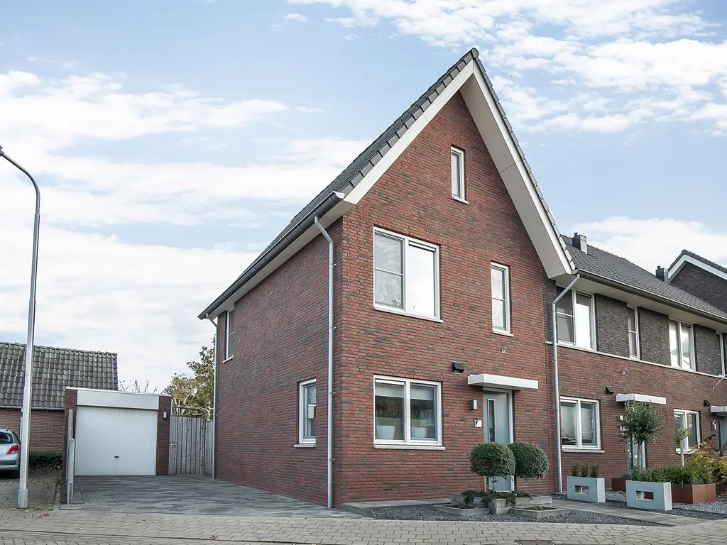 Tapuit 25, Zundert