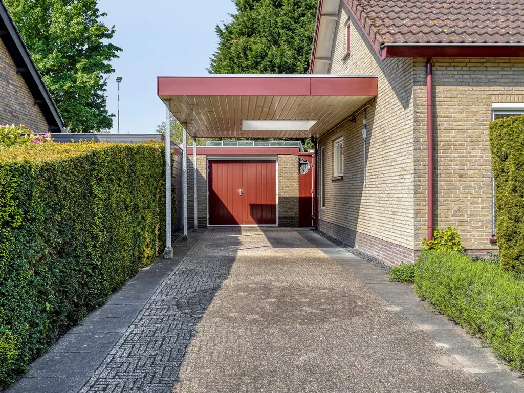 Tibeertlaan 6, Oudenbosch