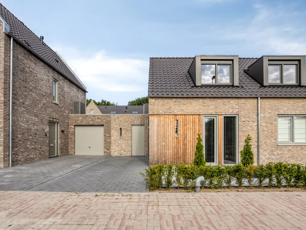 Houtwal 5, Hoeven