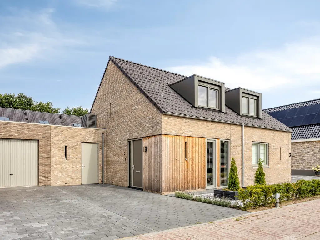 Houtwal 5, Hoeven