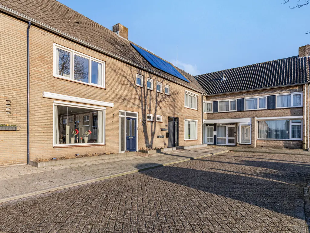 Oranjeplein 10, Zundert