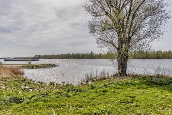 Lindtsedijk 215, ZWIJNDRECHT