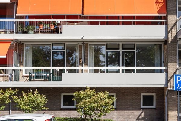 Admiraal de Ruyterweg 1, ZWIJNDRECHT