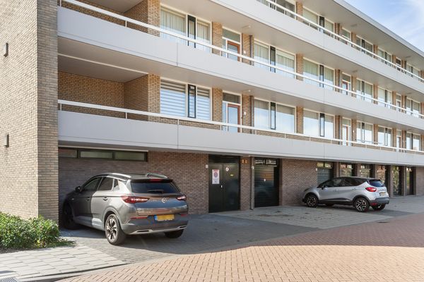 Admiraal de Ruyterweg 1, ZWIJNDRECHT
