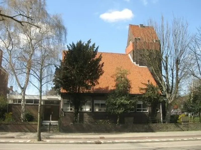 D&S verwerft de Hoeksteenkerk gelegen aan de Warande 185, in Schiedam West