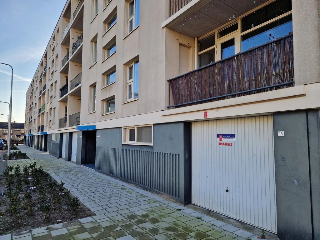 Uranusstraat 15 , SPIJKENISSE