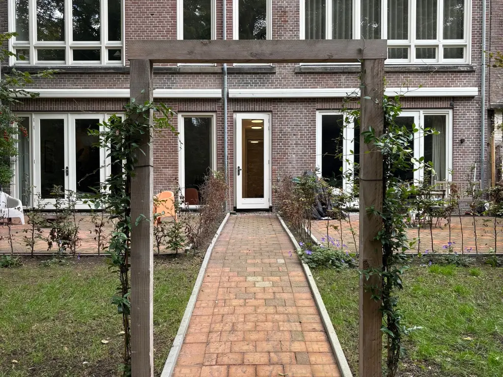 Westzeedijk 140B, ROTTERDAM