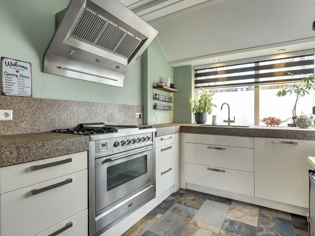 Dreef 56, HELLEVOETSLUIS