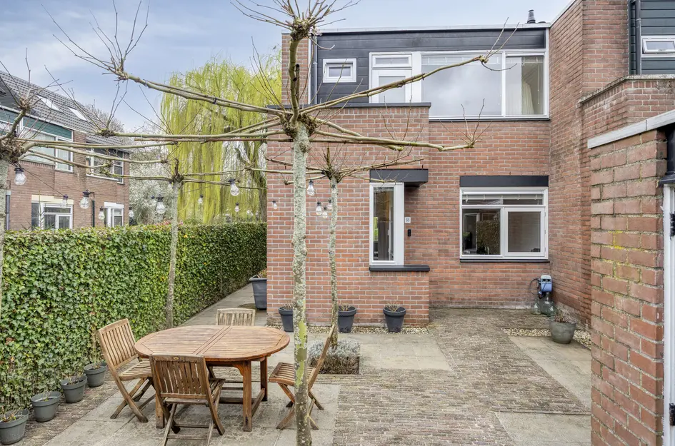 Karmozijnbes 18