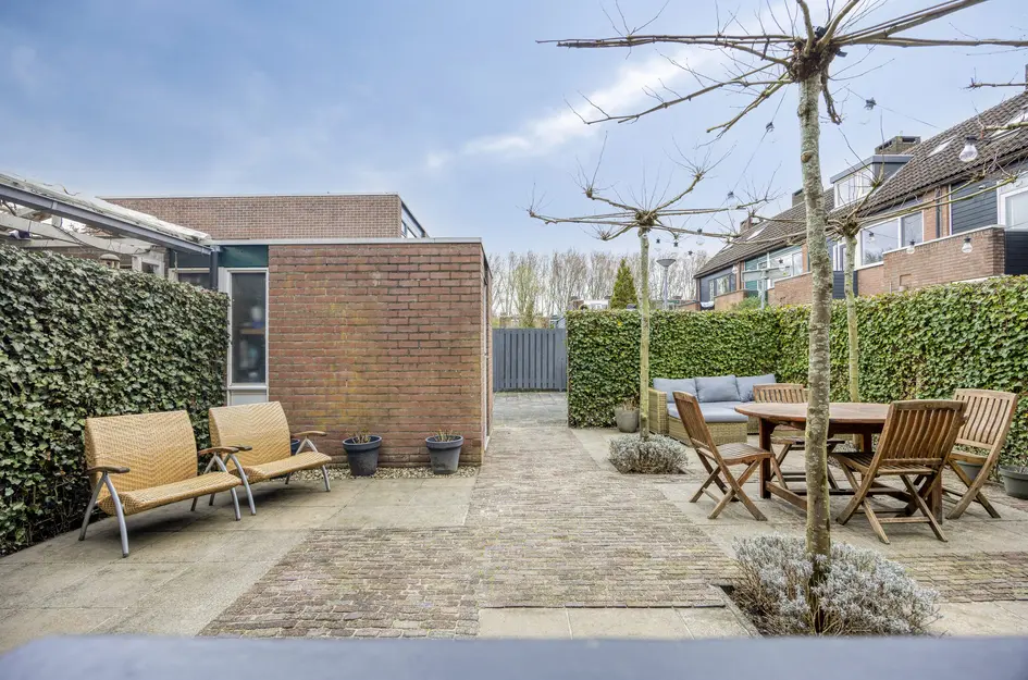 Karmozijnbes 18