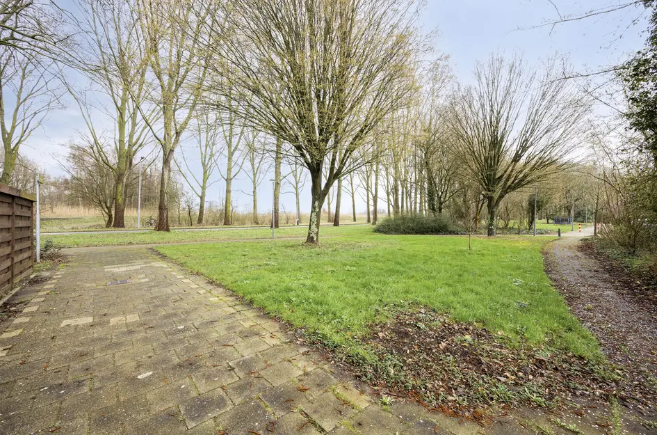 Karmozijnbes 18