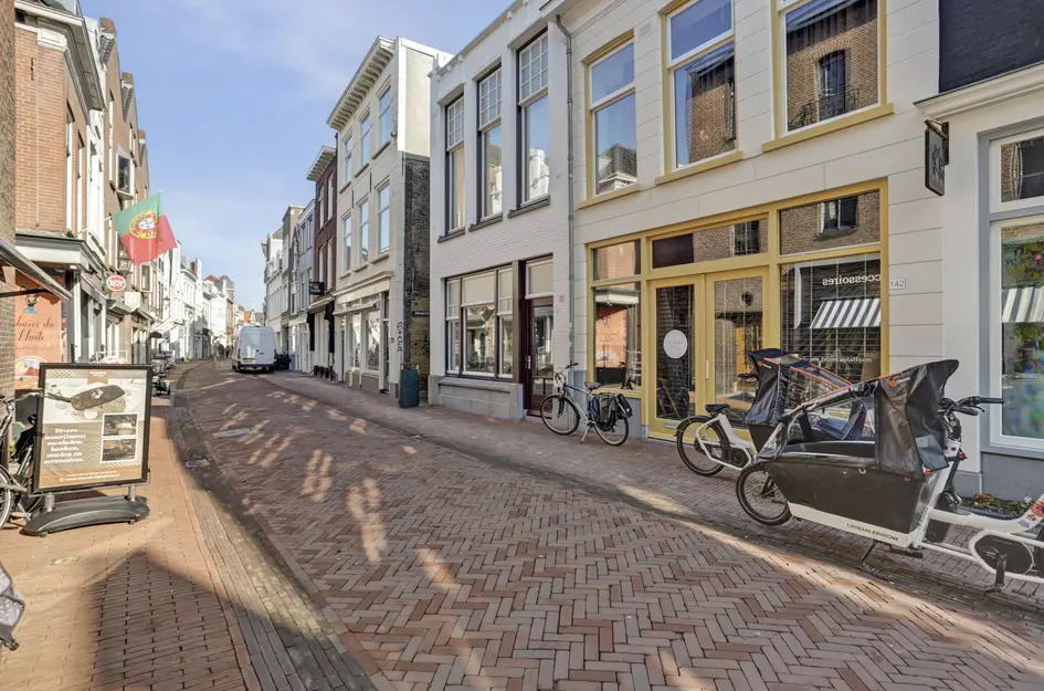 Hoogstraat 144