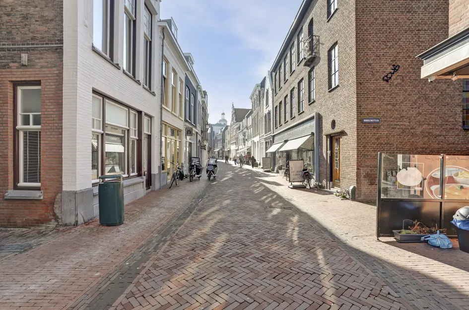 Hoogstraat 144