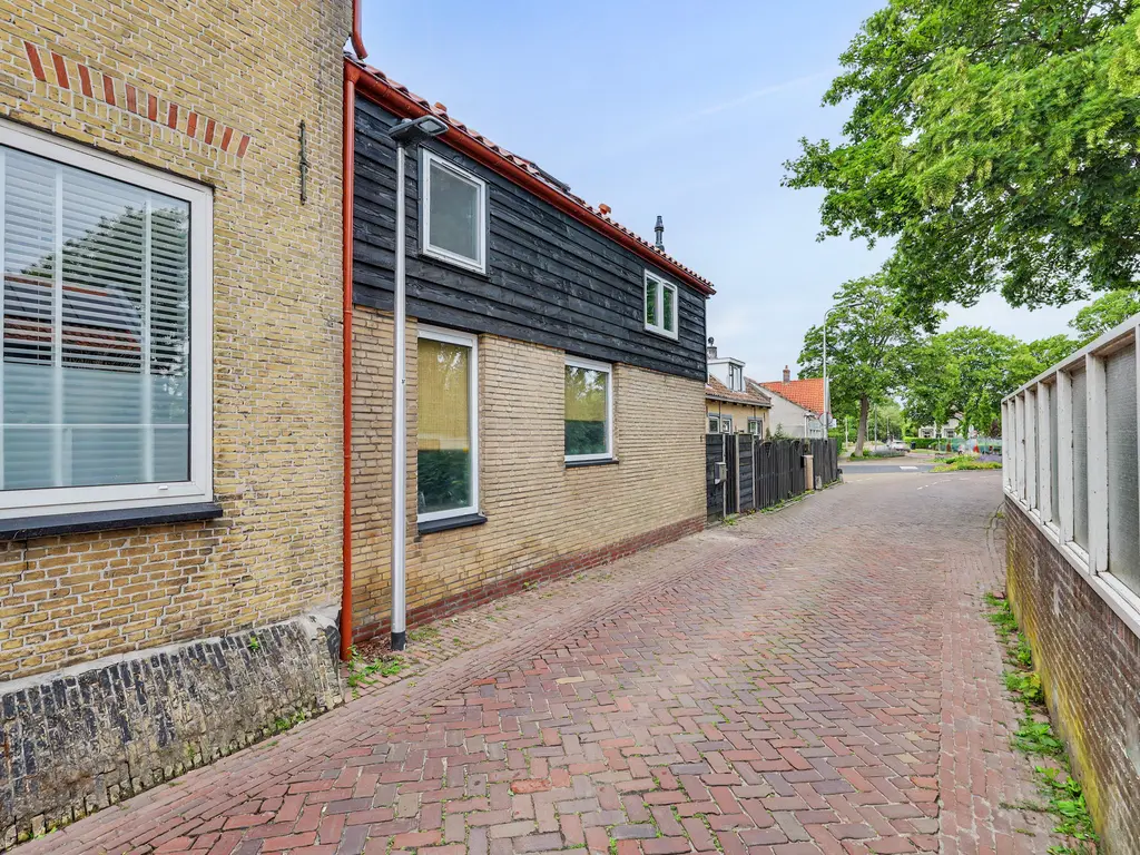Stationsweg 1, ZUIDLAND