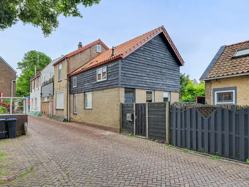 Stationsweg 1, ZUIDLAND