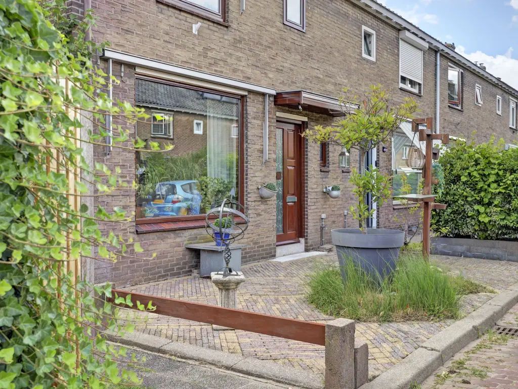 Ribeslaan 30, SCHIEDAM