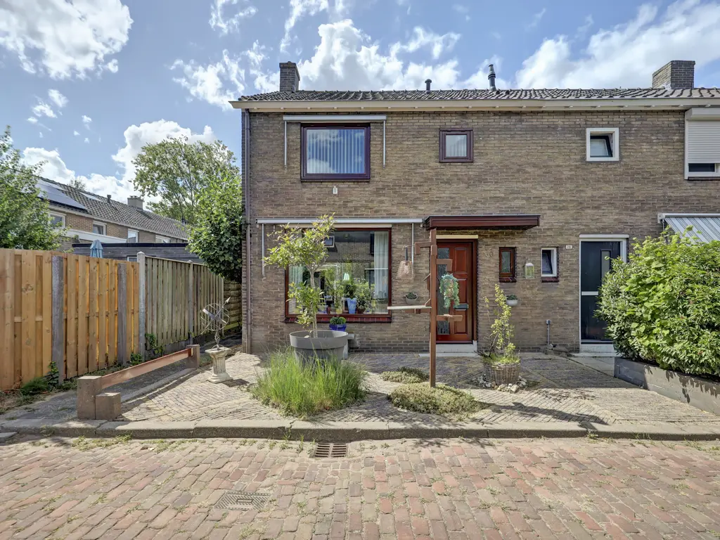 Ribeslaan 30, SCHIEDAM