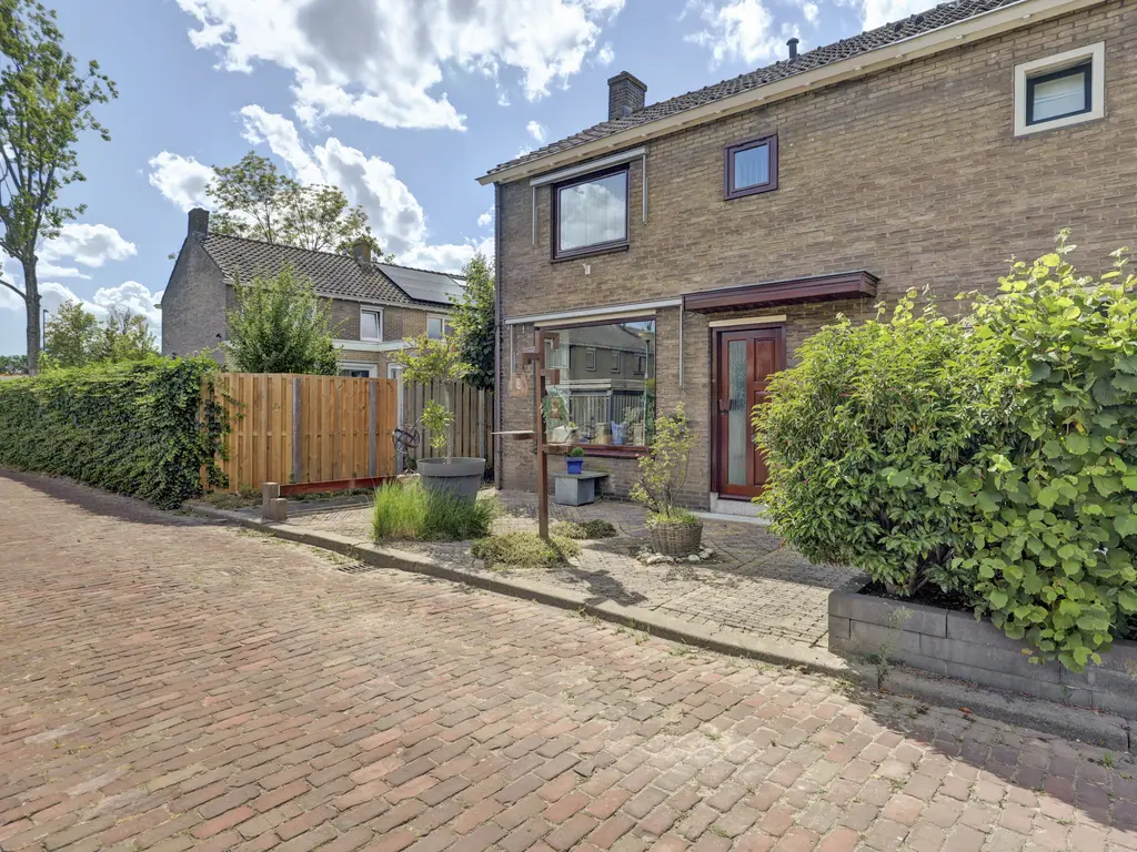 Ribeslaan 30, SCHIEDAM