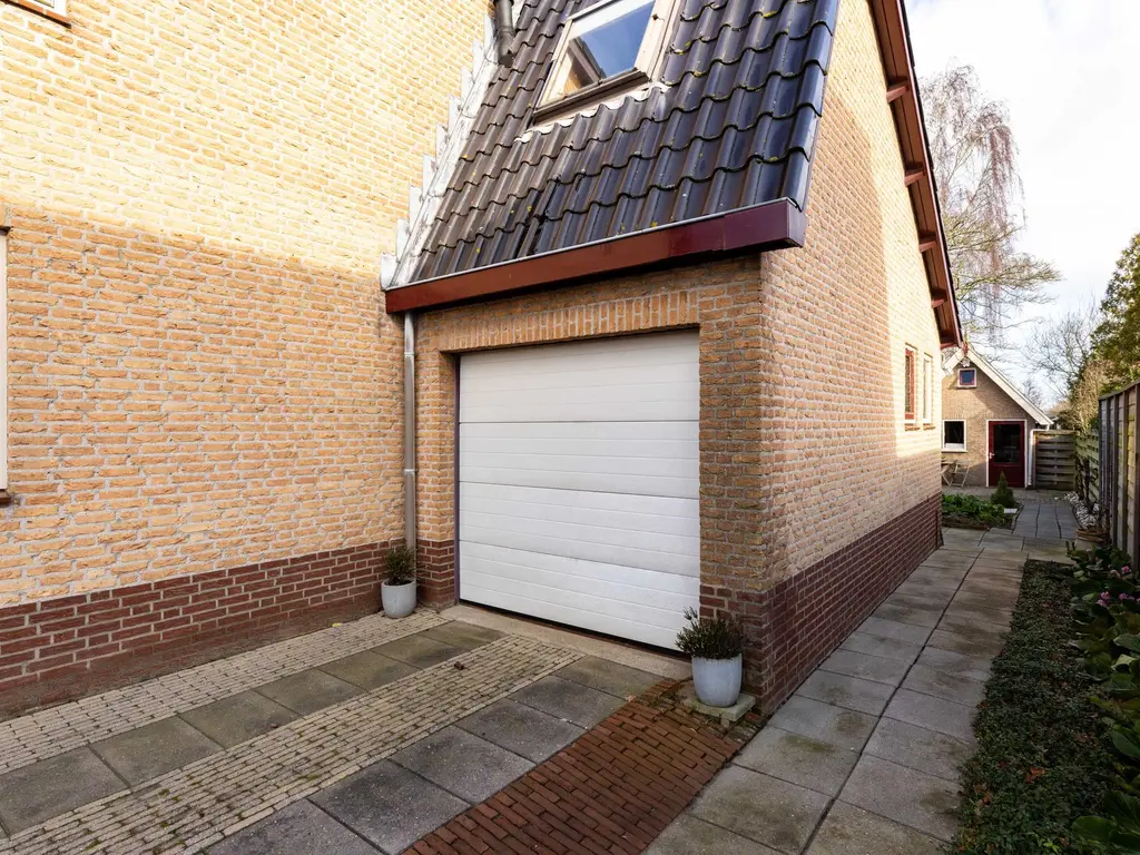 Burgemeester Overdorpstraat 11, NIEUWE-TONGE