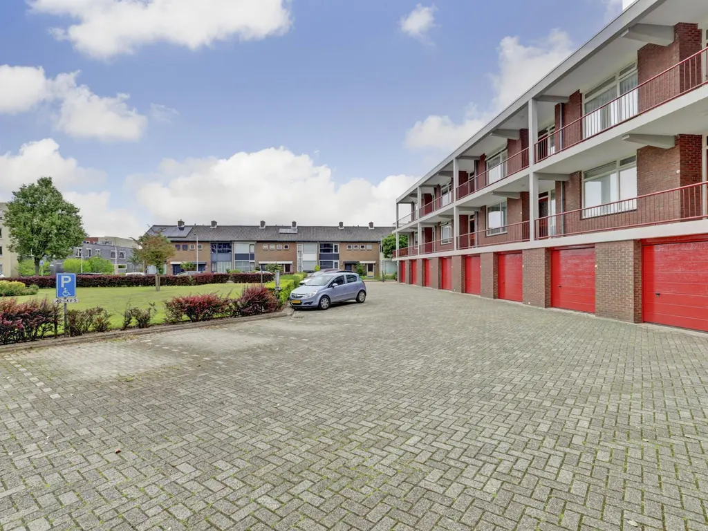 Staringplantsoen 1A, SPIJKENISSE