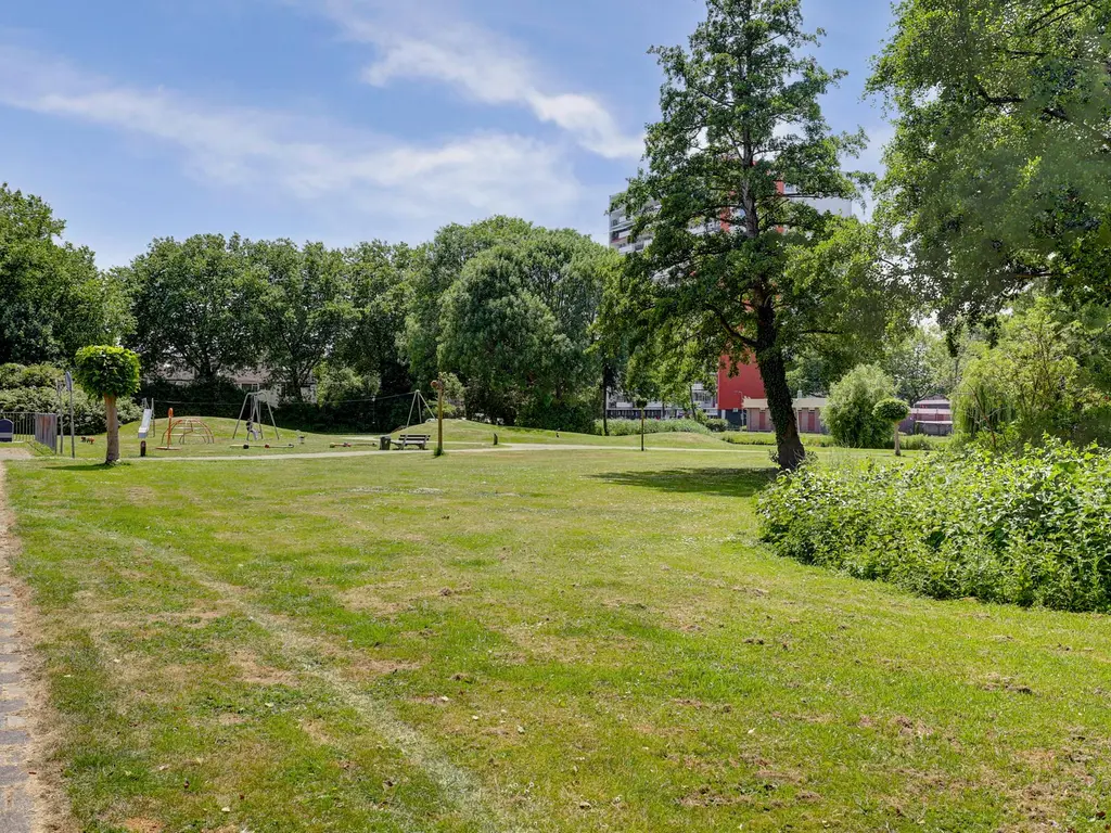 Deimospad 6, SPIJKENISSE