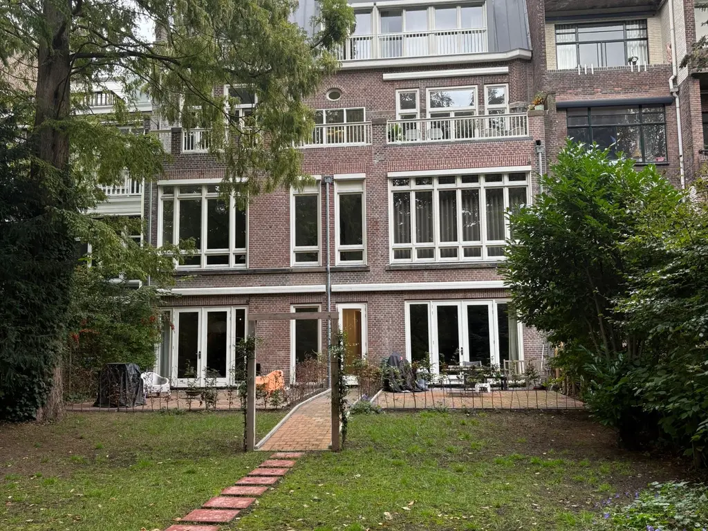 Westzeedijk 140B, ROTTERDAM