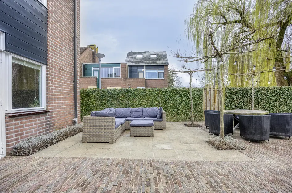 Karmozijnbes 18