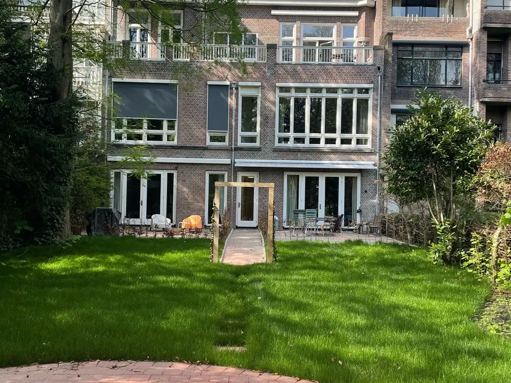 Westzeedijk 140A, ROTTERDAM