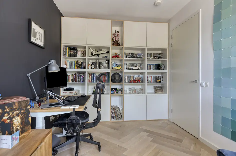 Laan van Dada 104