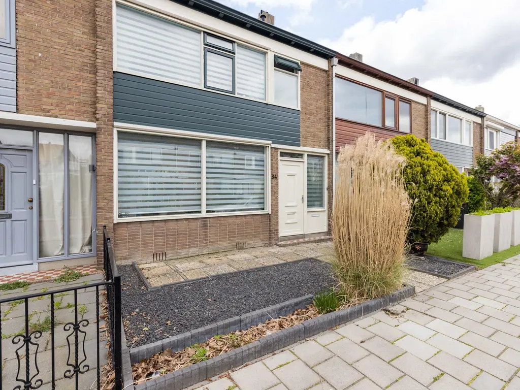 A.M. de Jongstraat 34, SPIJKENISSE