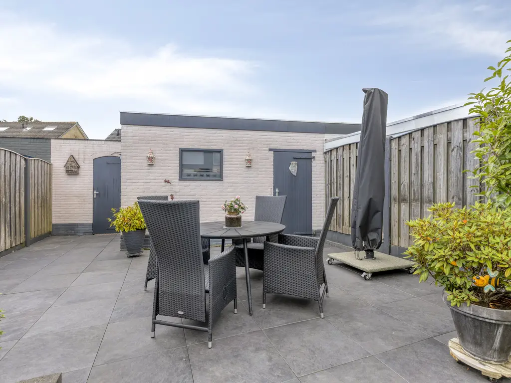 Koffiebos 3, HALSTEREN