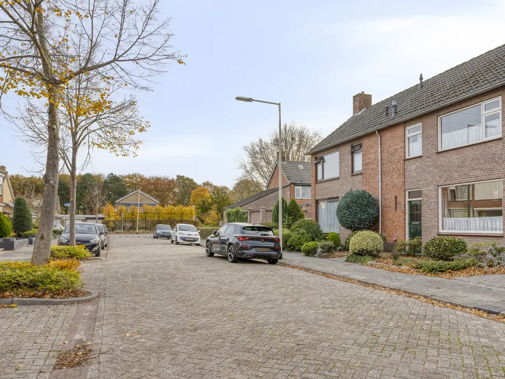 Händelstraat 3, HALSTEREN