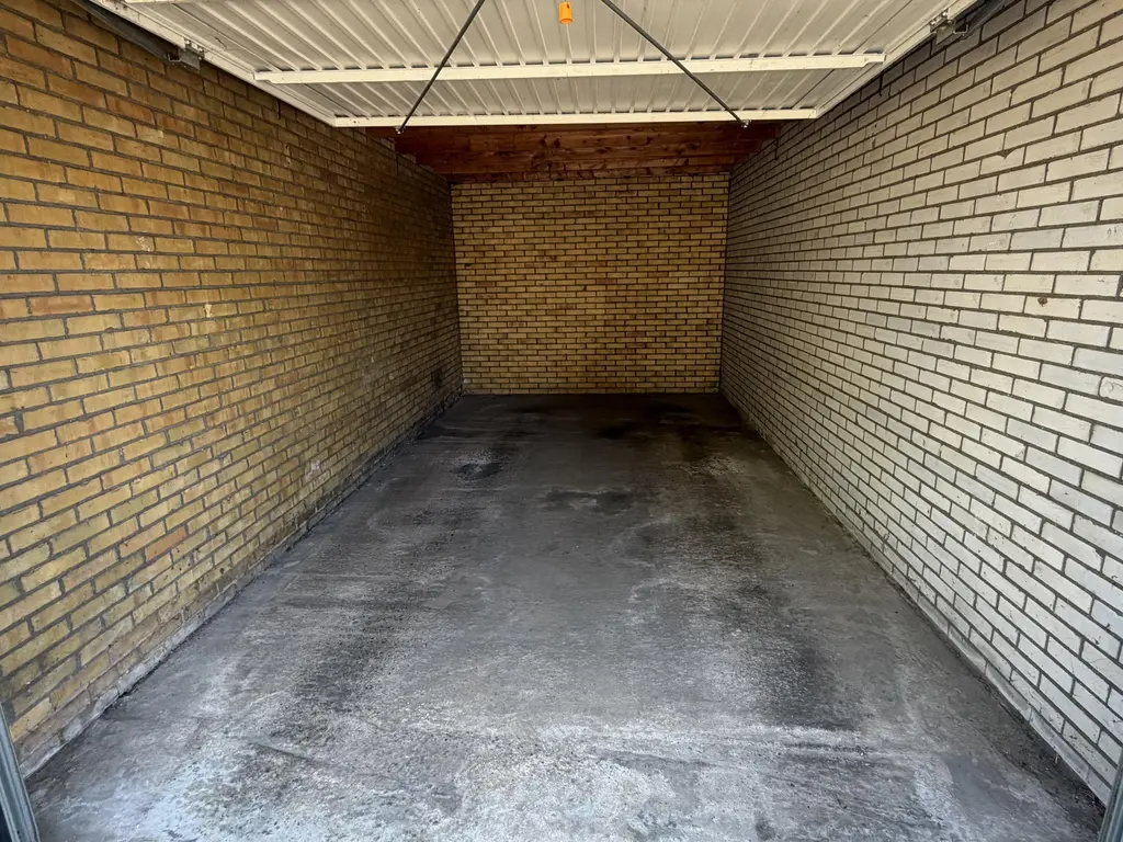 Garagebox Van Houtenstraat 1 , BERGEN OP ZOOM