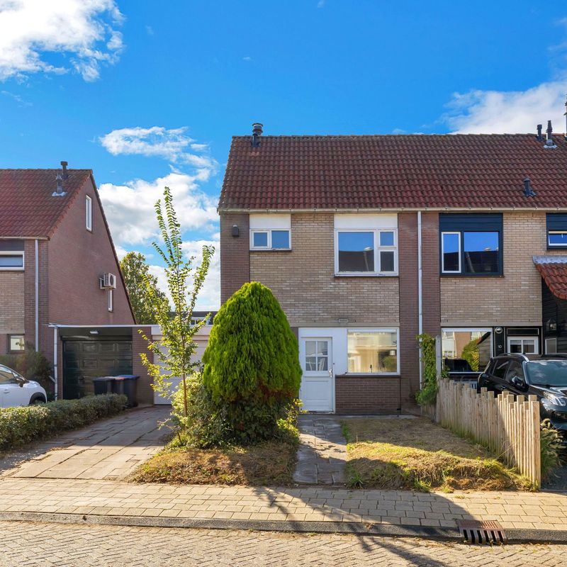 Kruisbooglaan 12, OOSTVOORNE
