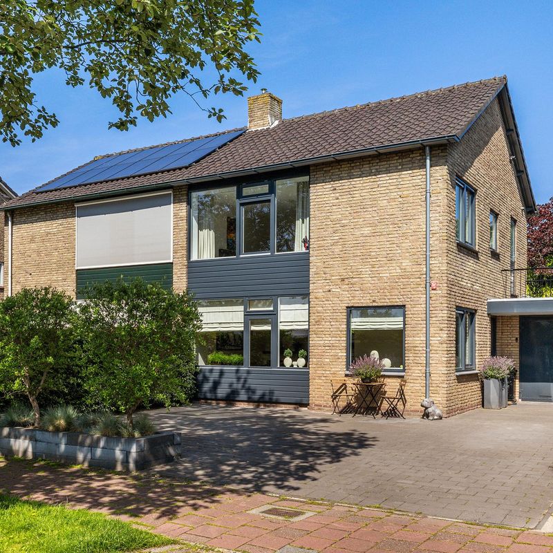 Lijsterbeslaan 10, OOSTVOORNE