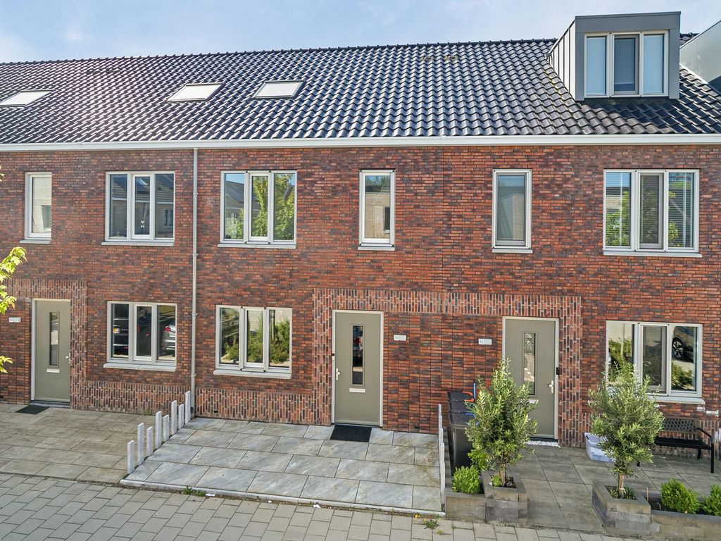 Ireen Wuststraat 78, SCHIEDAM