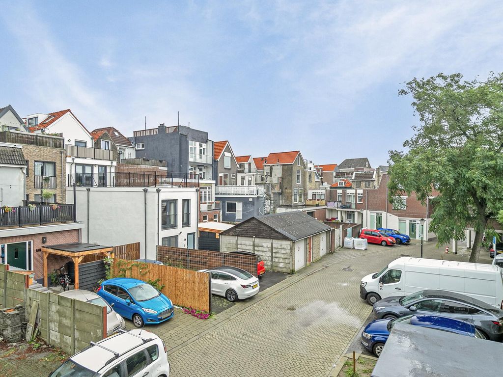 Roosbeek 24, SCHIEDAM