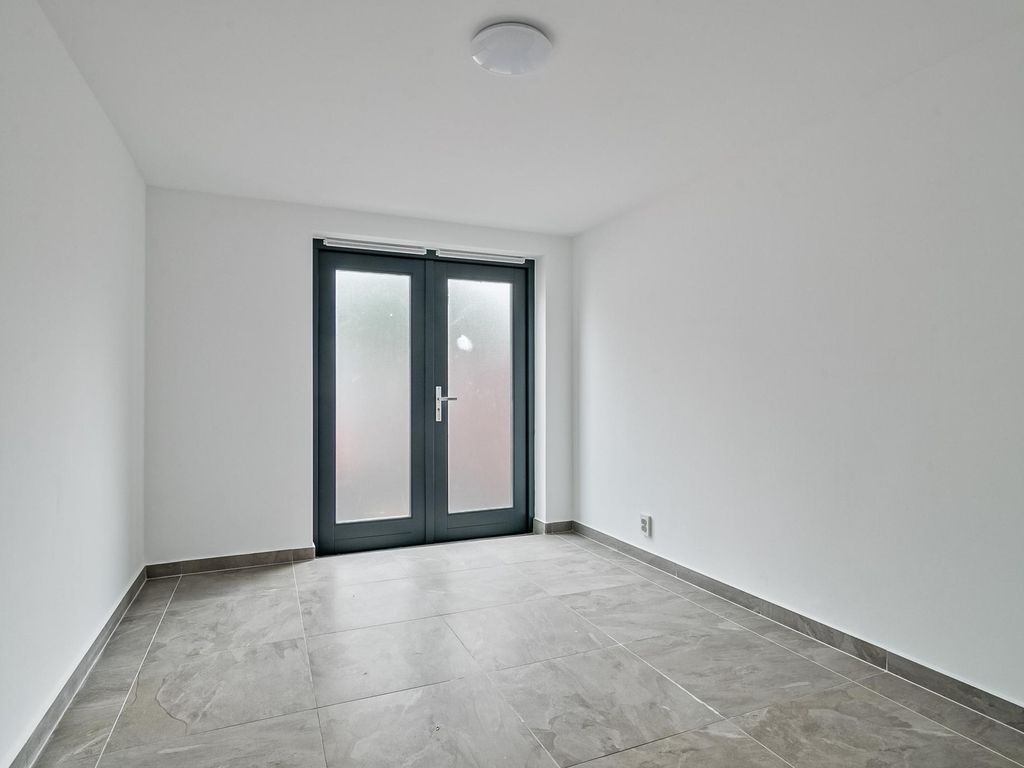 Roosbeek 24, SCHIEDAM