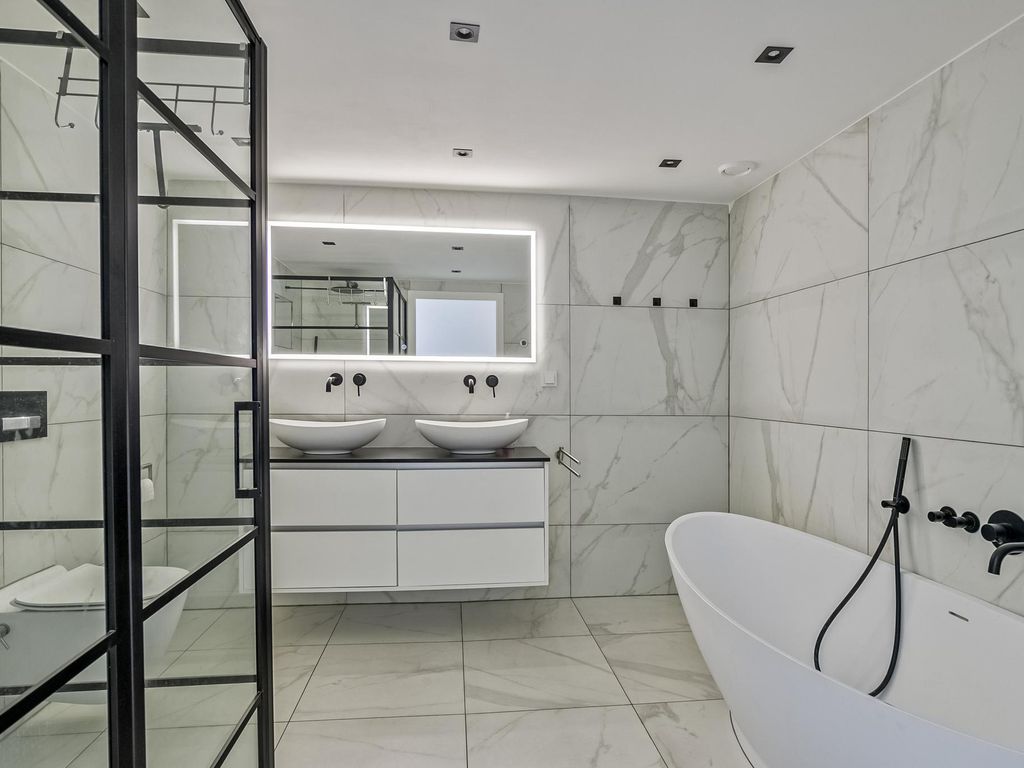 Roosbeek 24, SCHIEDAM