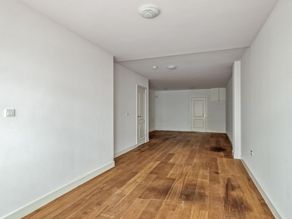 Roosbeek 24, SCHIEDAM