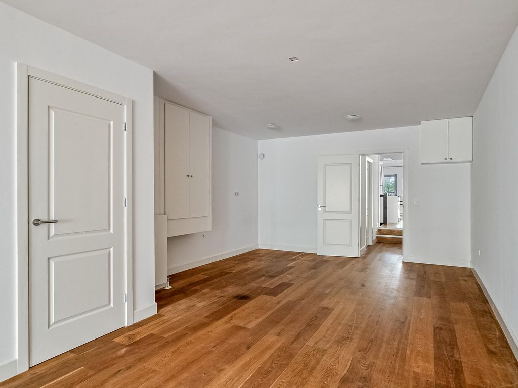 Roosbeek 24, SCHIEDAM